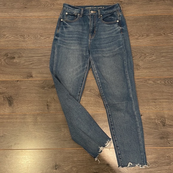 SOLD American Eagle Mom Jeans - Picture 5 of 10